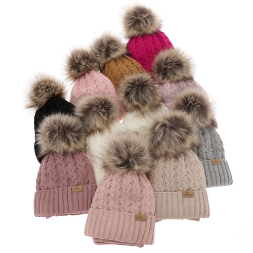 Meisjes winter set, zwart, met garen pompon, Tanzania