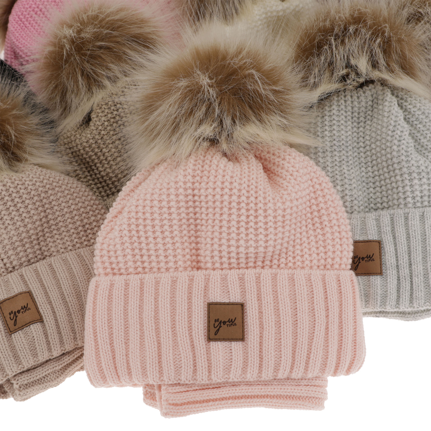Meisjes winter set muts en buissjaal, beige, met garen pompon, Juliette