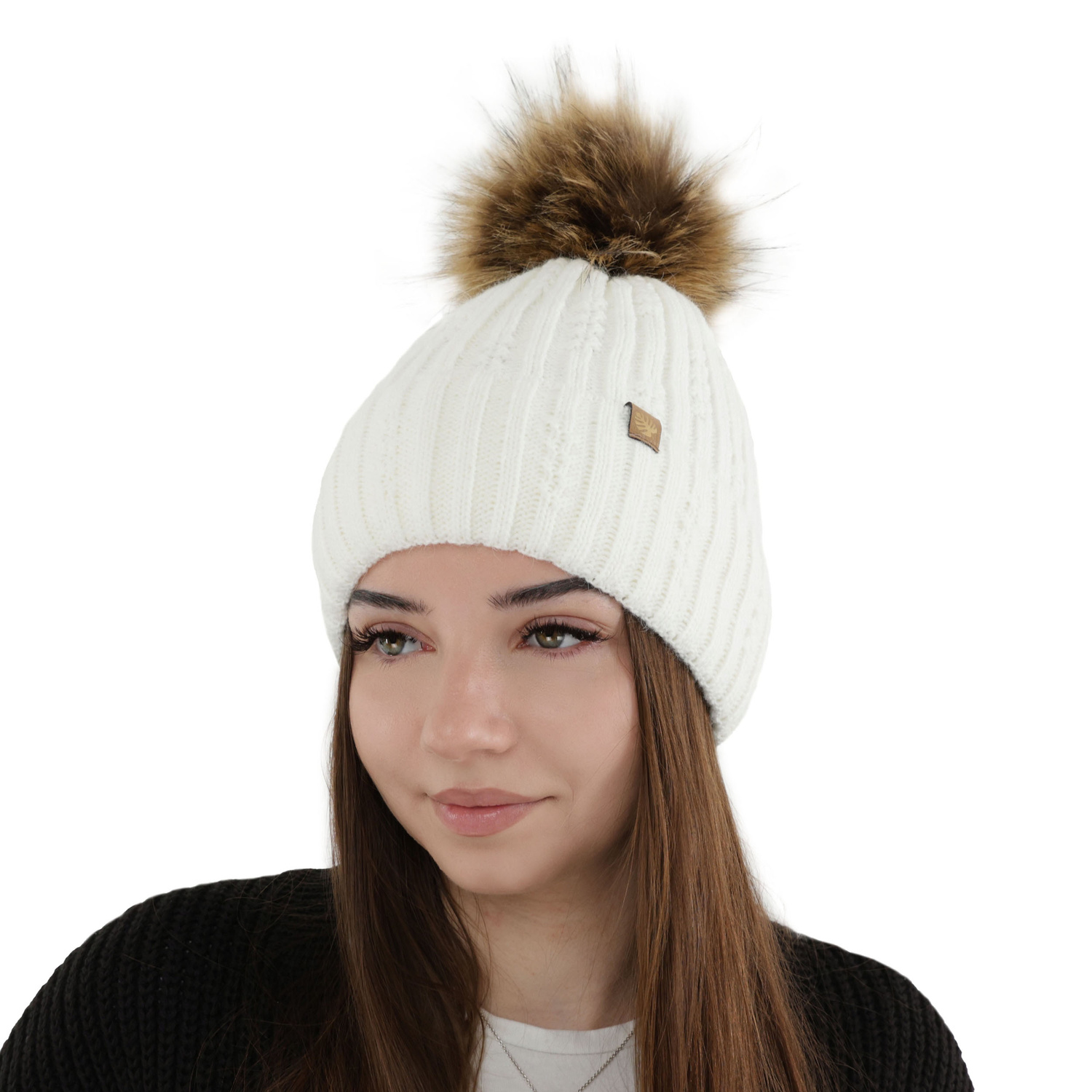 Dames wintermuts, bordoux, met garen pompon, Savona