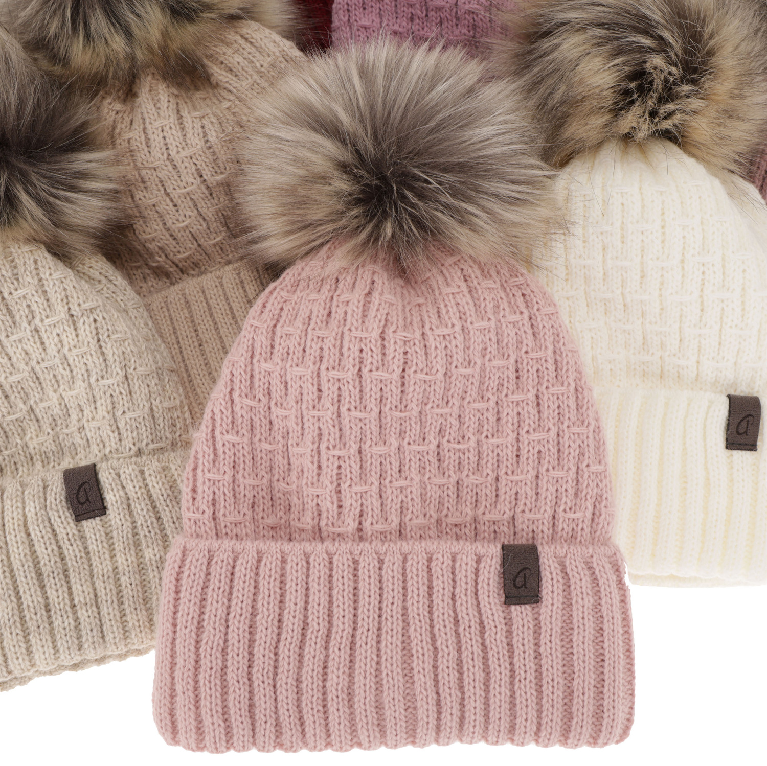 Dames wintermuts, roze, met garen pompon, Gaba