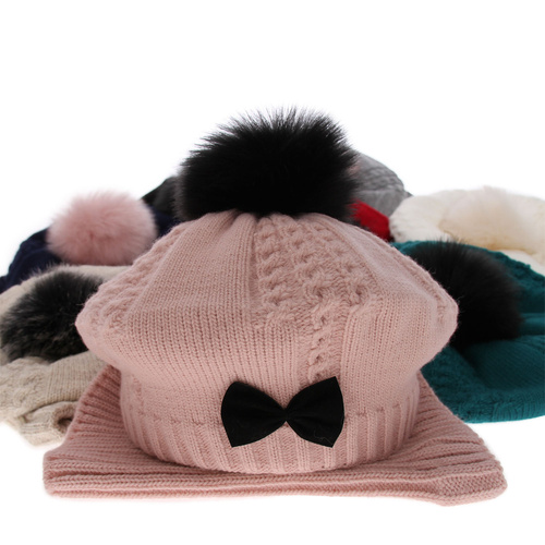 Meisjes winter set, roze, met garen pompon, Amora